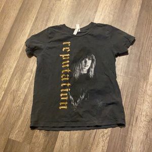 Taylor swift t-shirt